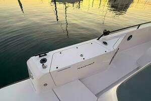 2022 Axopar 37 XC Cross Cabin thumbnail 10