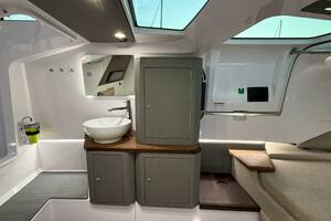 2022 Axopar 37 XC Cross Cabin thumbnail 42