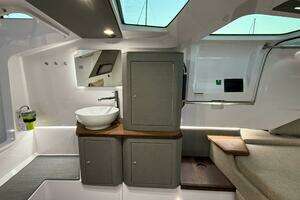 2022 Axopar 37 XC Cross Cabin thumbnail 42
