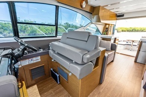 2019 Cruisers Yachts 54 Cantius thumbnail 39