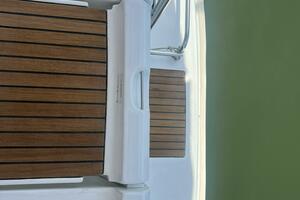 2000 Beneteau 361 thumbnail 12