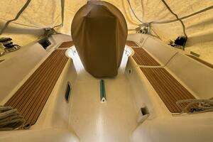 2000 Beneteau 361 thumbnail 10