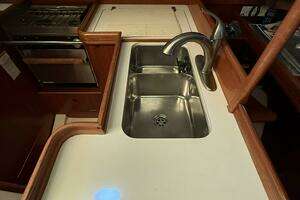 2000 Beneteau 361 thumbnail 28