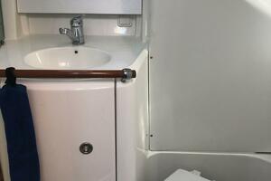 2000 Beneteau 361 thumbnail 23