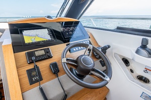 2023 Tiara Yachts 39 Coupe thumbnail 36