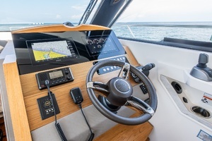2023 Tiara Yachts 39 Coupe thumbnail 36