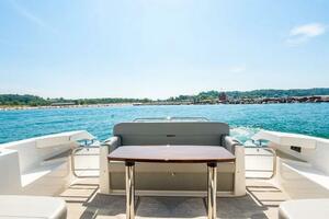 40FT (12.37M) TIARA YACHTS