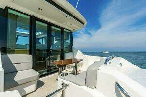 2023 Tiara Yachts 39 Coupe thumbnail 4