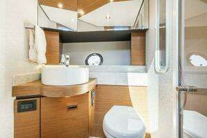2023 Tiara Yachts 39 Coupe thumbnail 6