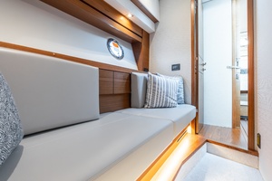 2023 Tiara Yachts 39 Coupe thumbnail 28