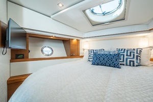 2023 Tiara Yachts 39 Coupe thumbnail 23
