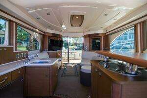 2013 Sea Ray 520 Sedan Bridge thumbnail 3