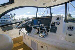 2013 Sea Ray 520 Sedan Bridge thumbnail 34