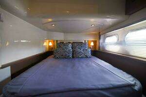 2013 Sea Ray 520 Sedan Bridge thumbnail 19