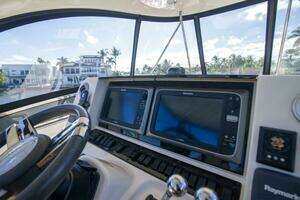 2013 Sea Ray 520 Sedan Bridge thumbnail 35