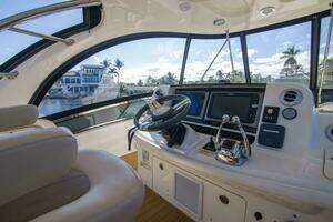 2013 Sea Ray 520 Sedan Bridge thumbnail 33