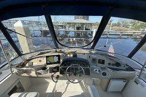 2005 Carver 366 MY thumbnail 11