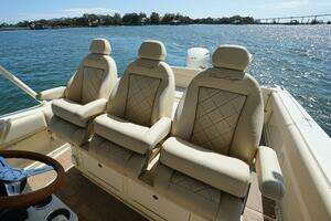 2018 Chris-Craft Catalina 34 thumbnail 9