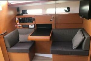 42ft Jeanneau Yacht For Sale