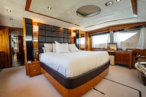 2010 Sunseeker 34 Metre Yacht thumbnail 47