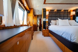 2010 Sunseeker 34 Metre Yacht thumbnail 44