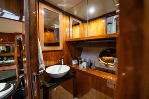 2010 Sunseeker 34 Metre Yacht thumbnail 53