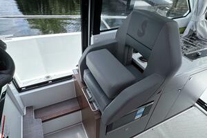 2026 Beneteau Antares 9 thumbnail 17