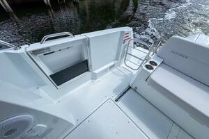 2026 Beneteau Antares 9 thumbnail 13