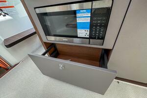 2026 Beneteau Antares 9 thumbnail 22