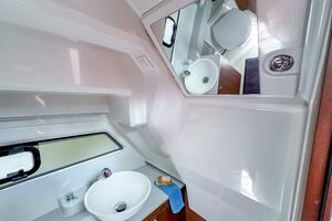2026 Beneteau Antares 9 thumbnail 25