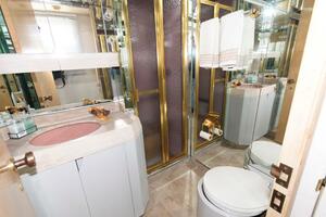 LIQUIDITY 102ft Broward Yacht For Sale