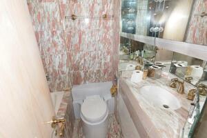 LIQUIDITY 102ft Broward Yacht For Sale