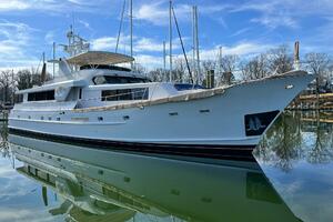LIQUIDITY 102ft Broward Yacht For Sale