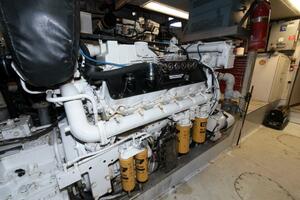 LIQUIDITY 102ft Broward Yacht For Sale