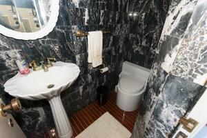 LIQUIDITY 102ft Broward Yacht For Sale