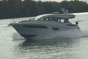 2017 Sea Ray 400 Sundancer thumbnail 1