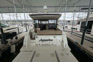 2017 Sea Ray 400 Sundancer thumbnail 3