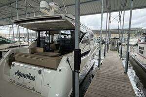 2017 Sea Ray 400 Sundancer thumbnail 24