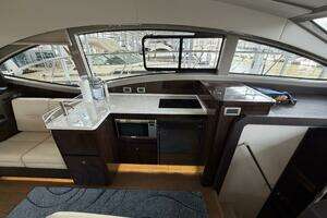 2017 Sea Ray 400 Sundancer thumbnail 10