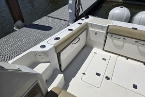 2019 Pursuit 355 Offshore thumbnail 40