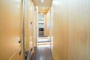 2016 Sunseeker 75 Yacht thumbnail 37