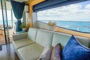 2016 Sunseeker 75 Yacht thumbnail 23