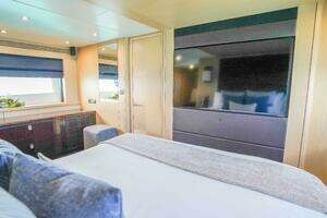 2016 Sunseeker 75 Yacht thumbnail 39