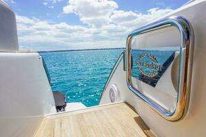 2016 Sunseeker 75 Yacht thumbnail 14