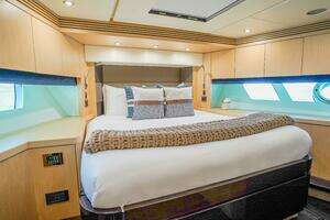 2016 Sunseeker 75 Yacht thumbnail 45