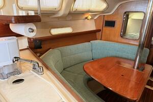 Treinta y Tres 33ft Hunter Yacht For Sale