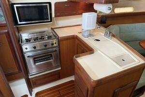 Treinta y Tres 33ft Hunter Yacht For Sale