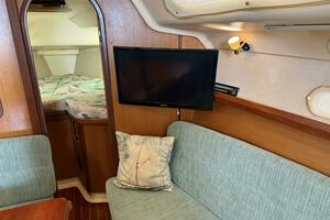 Treinta y Tres 33ft Hunter Yacht For Sale