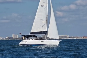 Treinta y Tres 33ft Hunter Yacht For Sale