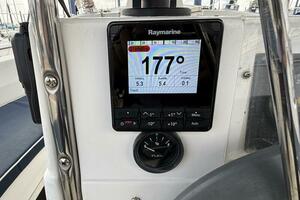 Treinta y Tres 33ft Hunter Yacht For Sale